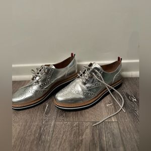 Tommy shoes size 9.5 silver